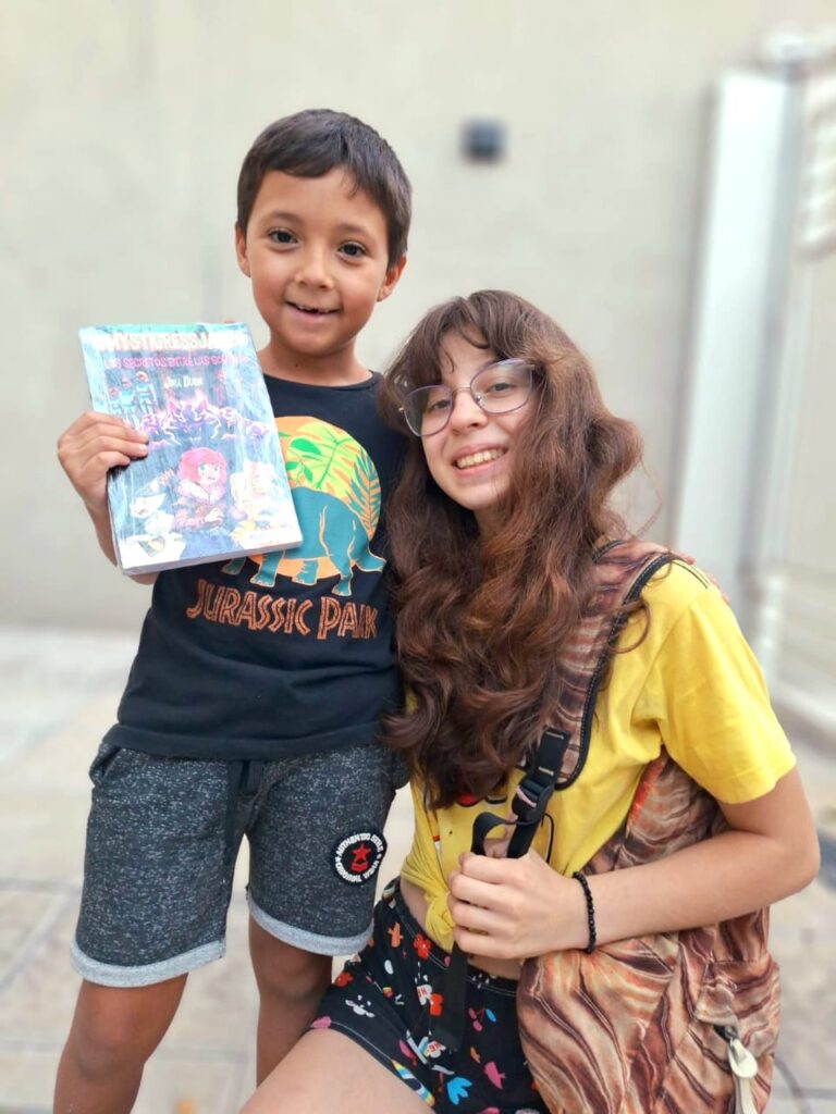 Joha Dixon, autora de 14 años y creadora de la saga "MystigressJane y los secretos entre las sombras" 4 Joha